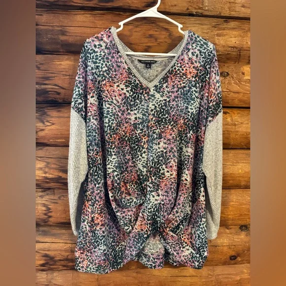 Zac & Rachel size 1x Gray color swirl Tie Front Blouse - Picture 1 of 4